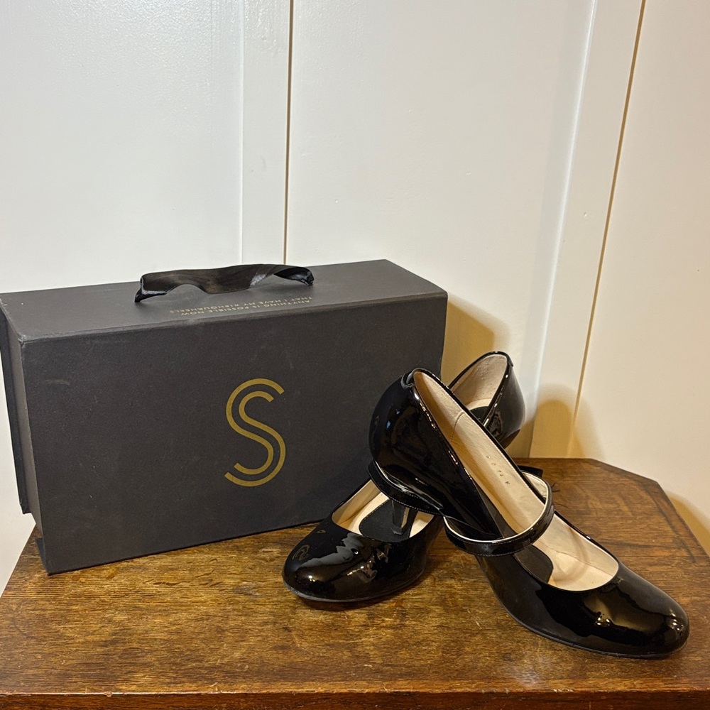 Elegant Black Patent Leather Mary Jane Heels